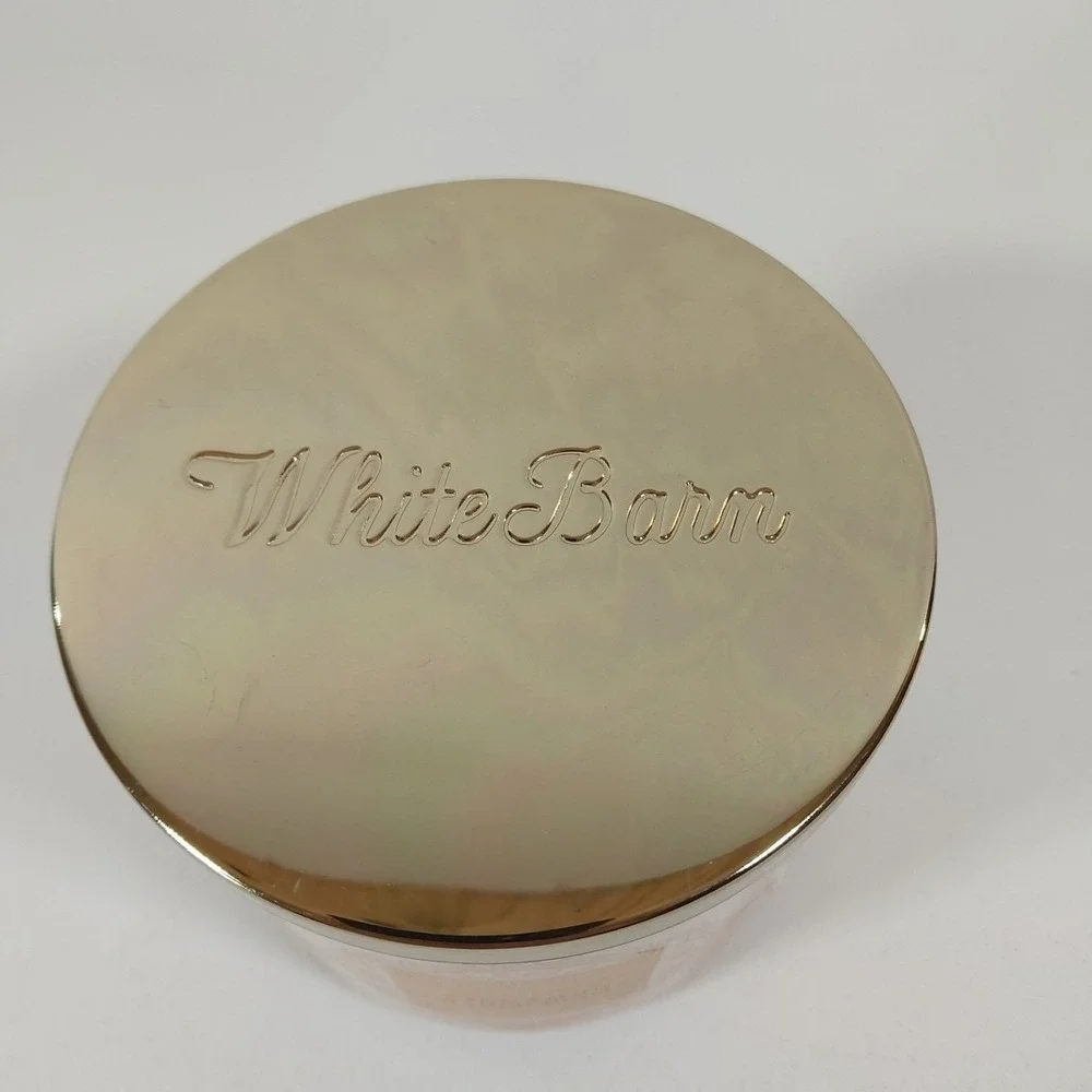 Bath & Body Works, White Barn, 3-Wick,‎ 14.5 oz Candle ~Cinnamon Sugared Pecans